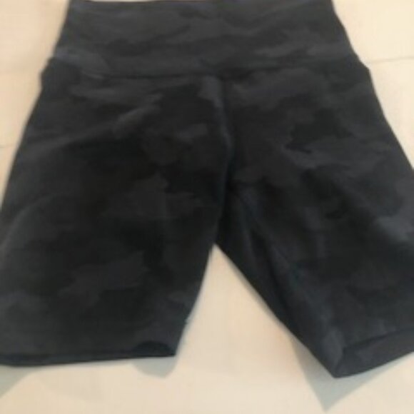 Lululemon Wunder Train High Rise Short - Picture 2 of 4